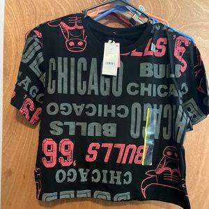 NWT Women size S Chicago Bulls Cut Off Tee Shirt